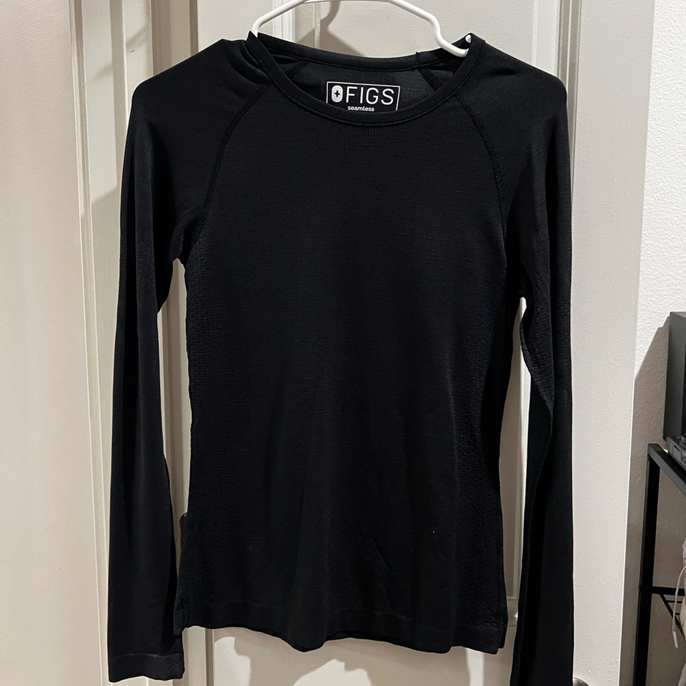 Long sleeve FIGS top